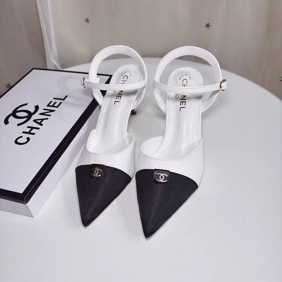 CHANEL Elegant Black and White Heels - Picture 2 of 9